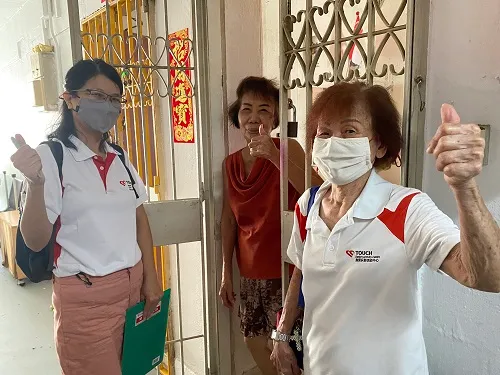 Mdm Kok Yoon Hin volunteering